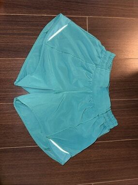 Lululemon Shorts Hotty Hot, Low Rise 4”, sz4
